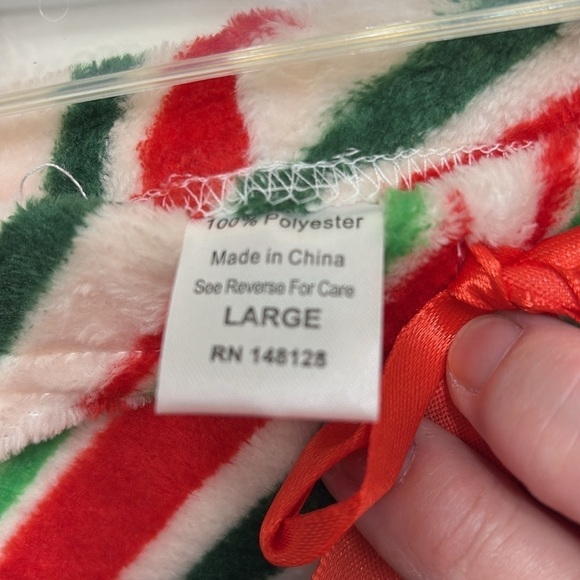 Em & Alfie Two Piece Christmas PJ Short Set
Size Large - Picture 8 of 9